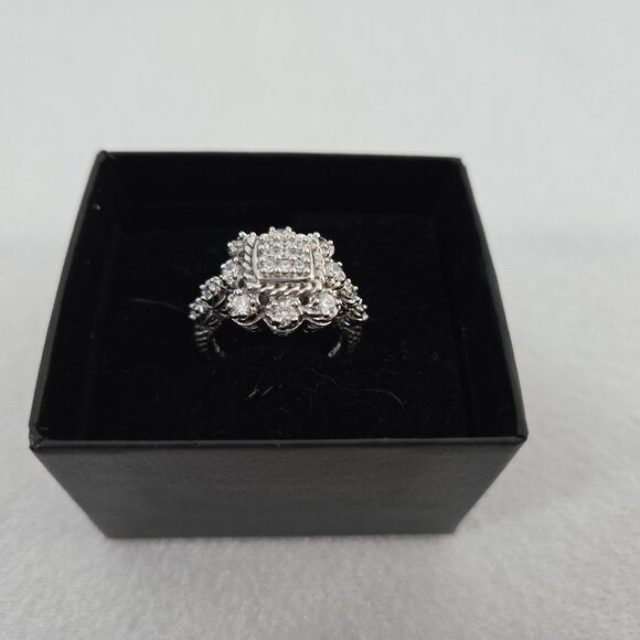 Judith Ripka 925 CZ Sterling Silver Cluster Cocktail Ring Size 9 Thailand Signed - Picture 11 of 12